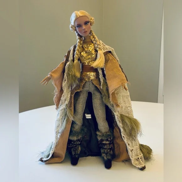 Robert Tonner Doll - Deja Vu Warrior Woman - Picture 1 of 15